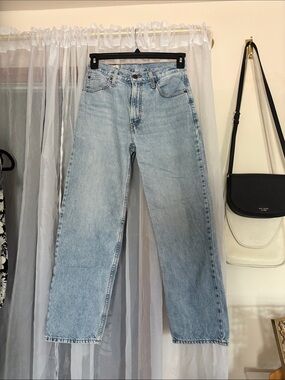 Levi’s Light Wash Women’s High-Rise Straight Jeans